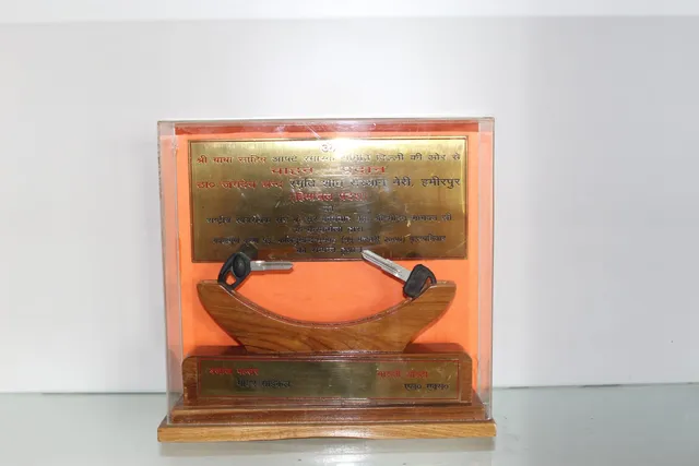 Photograph 22 of 28 from Thakur Ramsingh Ji's personal archive: his belongings and memorabilia on display shelves.